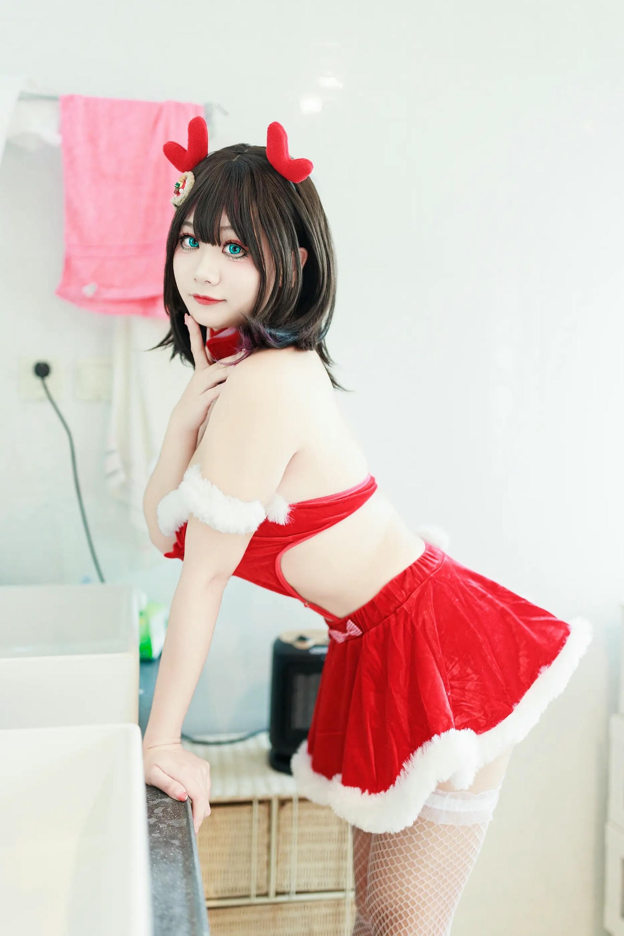 169841206704015-L2D2V5.jpg